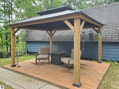 LAKE ST HELEN!! Beautiful 3-bedroom, 2 bath chalet home on two - photo 4