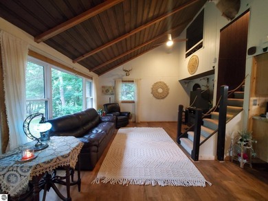 LAKE ST HELEN!! Beautiful 3-bedroom, 2 bath chalet home on two - photo 5