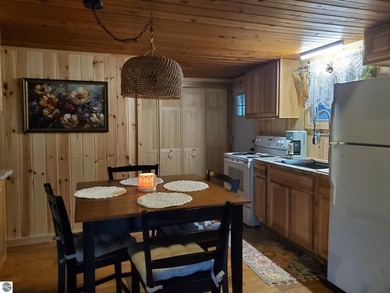 LAKE ST HELEN!! Beautiful 3-bedroom, 2 bath chalet home on two - photo 8