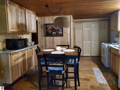 LAKE ST HELEN!! Beautiful 3-bedroom, 2 bath chalet home on two - photo 9