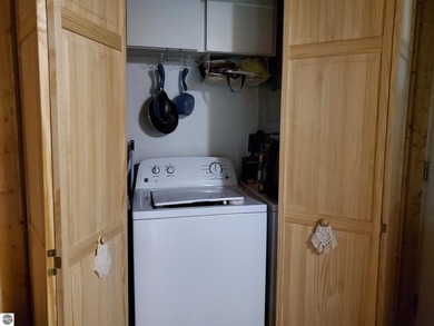 LAKE ST HELEN!! Beautiful 3-bedroom, 2 bath chalet home on two - photo 10