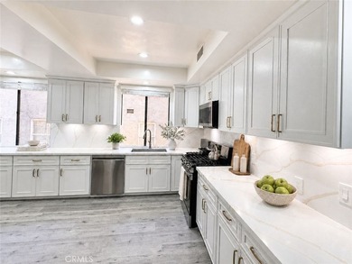 Welcome to The Hamptons of Beverly Hills, an exclusive - photo 4