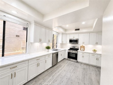 Welcome to The Hamptons of Beverly Hills, an exclusive - photo 5