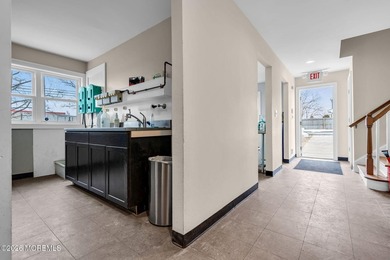 A rare opportunity to own a fully renovated, move-in ready - photo 11