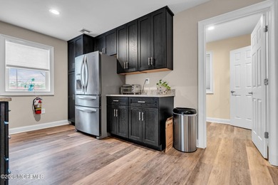 A rare opportunity to own a fully renovated, move-in ready - photo 13