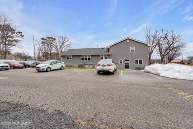 A rare opportunity to own a fully renovated, move-in ready - photo 16