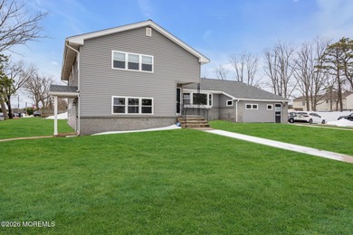 A rare opportunity to own a fully renovated, move-in ready - photo 17