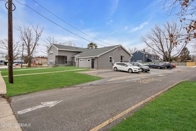 A rare opportunity to own a fully renovated, move-in ready - photo 18
