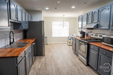 ALERT!! A NEW EVEN LOWER PRICE AND A NEW ROOF! Lovely, renovated - photo 4