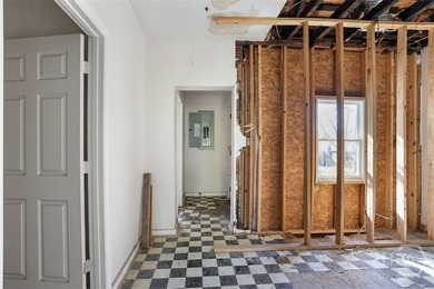 Big lot. Big potential. Even bigger opportunity with room to - photo 8