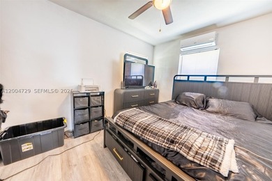 Duplex in Fort. Lauderdale. Each unit rented at 2100, month to - photo 22