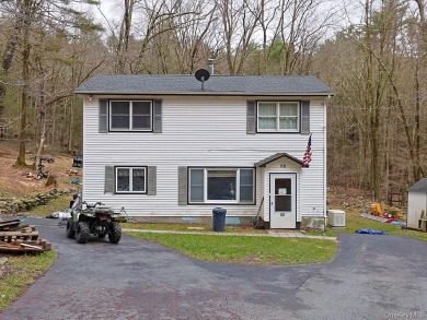 (private lake, pond, creek) Home For Sale in Cuddebackville New York