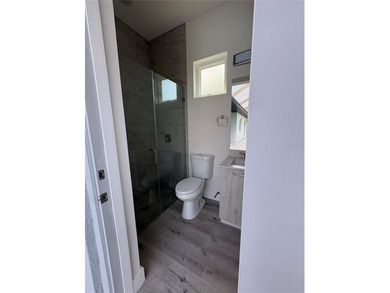Discover this stunning new 4-bedroom, 4-bathroom home in South - photo 8