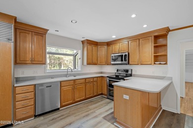 Welcome to 11 Redwood Lane on desirable Lady's Island! Situated - photo 15