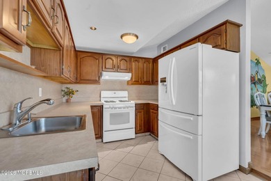 Welcome to 1838 Skiff court! Beautiful WATERFRONT home located - photo 17