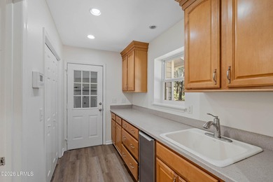 Welcome to 11 Redwood Lane on desirable Lady's Island! Situated - photo 19