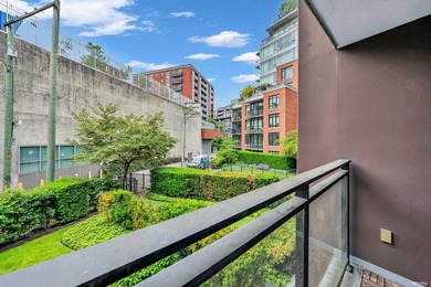 RARE 1 BED+ DEN+ FLEX in highly sought-after 'SOCIAL' in Mount - photo 29