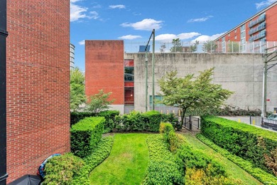 RARE 1 BED+ DEN+ FLEX in highly sought-after 'SOCIAL' in Mount - photo 30