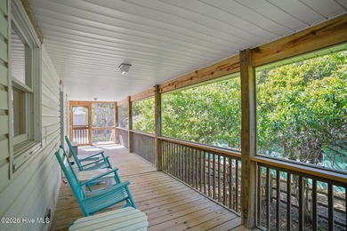 Discover Coastal Living in this beautifully, fully furnished 3 - photo 33