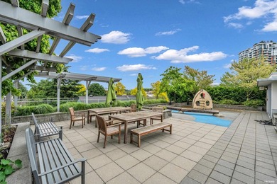 RARE 1 BED+ DEN+ FLEX in highly sought-after 'SOCIAL' in Mount - photo 34