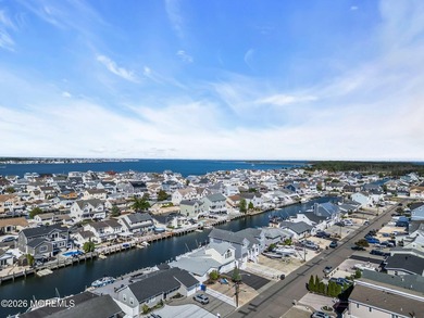 Welcome to 1838 Skiff court! Beautiful WATERFRONT home located - photo 54