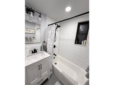 Totally Renovated Clearview One Bedroom (Lower Level, Square - photo 13