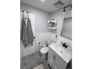 Totally Renovated Clearview One Bedroom (Lower Level, Square - photo 26