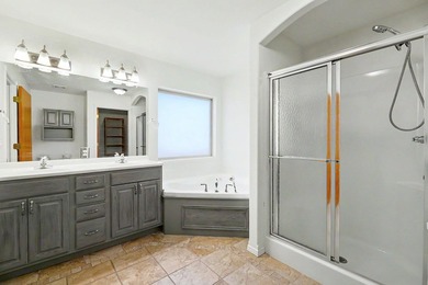 Welcome home to this beautifully maintained 4-bedroom - photo 16