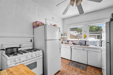 Welcome to the Gowdy House, a classic Craftsman triplex located - photo 17