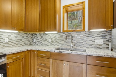 Welcome to a Northern Michigan gem. This charming cottage - photo 17