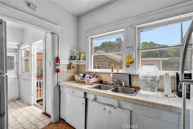 Welcome to the Gowdy House, a classic Craftsman triplex located - photo 18