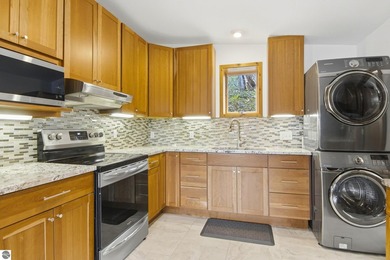 Welcome to a Northern Michigan gem. This charming cottage - photo 18