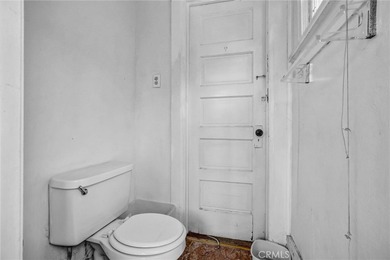 Welcome to the Gowdy House, a classic Craftsman triplex located - photo 22