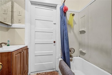 Welcome to the Gowdy House, a classic Craftsman triplex located - photo 27