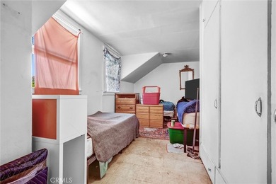 Welcome to the Gowdy House, a classic Craftsman triplex located - photo 34