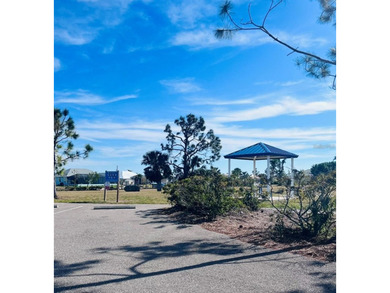 Amazing location on this prime waterfront property, perfectly - photo 8