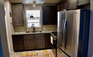 Beautifully remodeled 3-Bedroom 2-Bath home in a quiet, friendly - photo 7