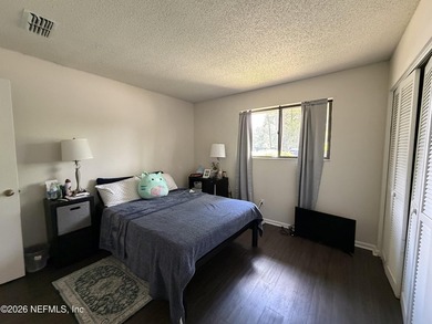 3BR/3BA corner-unit condo in desirable Mandarin! Features a - photo 6