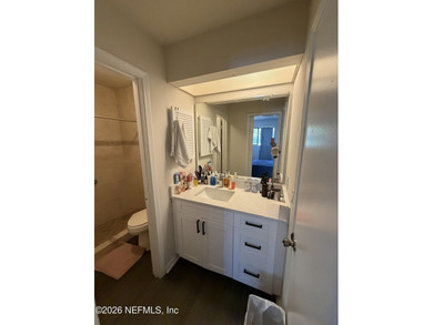 3BR/3BA corner-unit condo in desirable Mandarin! Features a - photo 8