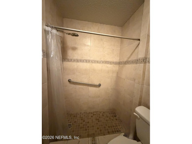 3BR/3BA corner-unit condo in desirable Mandarin! Features a - photo 9