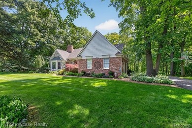Experience a blend of luxury & tranquility in this magnificent - photo 5