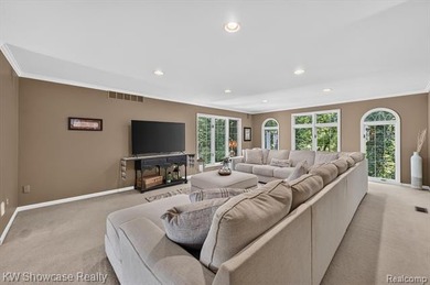 Experience a blend of luxury & tranquility in this magnificent - photo 10
