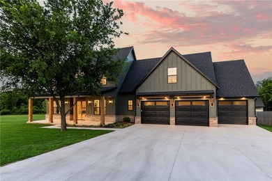Absolute Showstopper in Bella Vista! Excellent location, less - photo 2