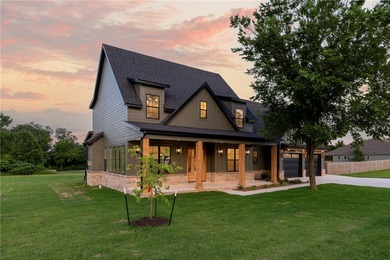 Absolute Showstopper in Bella Vista! Excellent location, less - photo 3