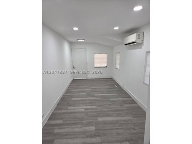 Great investment! Duplex-zoned property featuring with fully - photo 3