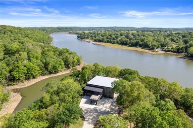 Exceptional private lakefront estate on 300' of accessible - photo 1
