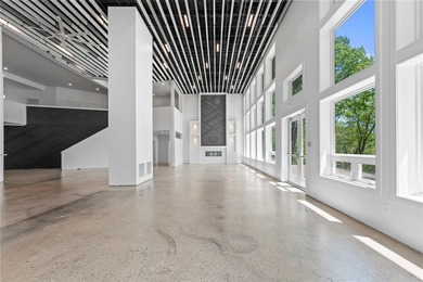 Exceptional private lakefront estate on 300' of accessible - photo 3
