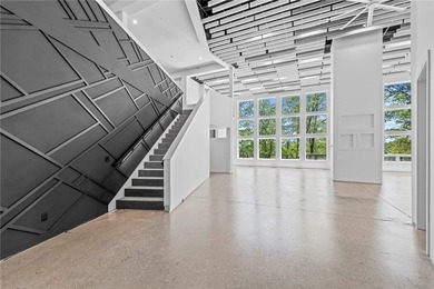 Exceptional private lakefront estate on 300' of accessible - photo 4