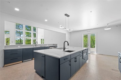 Exceptional private lakefront estate on 300' of accessible - photo 5