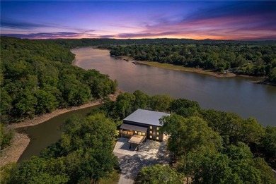 Exceptional private lakefront estate on 300' of accessible - photo 6